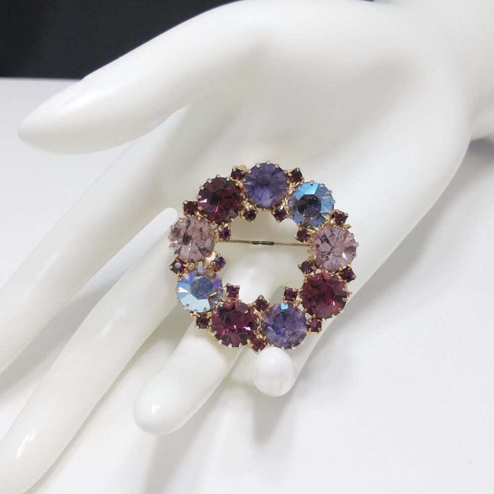 Vintage 1960s Wreath Purple Lavender Rhinestone Brooch, Gold Plated